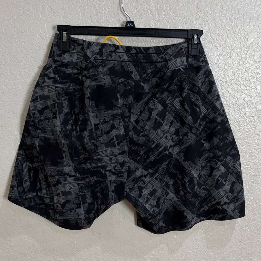Lululemon,Size 40,Men's Black and Gray Swim Shorts - Picture 6 of 17